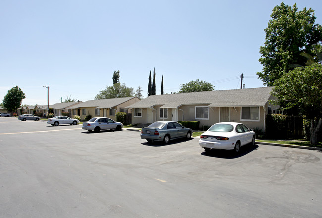 130 S Abbie St in Modesto, CA - Foto de edificio - Building Photo