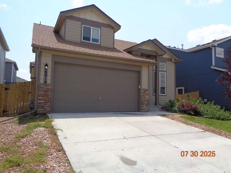 10919 Zealand Dr in Colorado Springs, CO - Building Photo