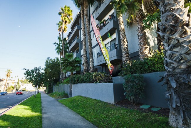 310 South Virgil Ave in Los Angeles, CA - Foto de edificio - Building Photo