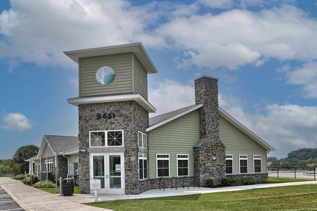 Oakwood Hills in Mechanicsburg, PA - Foto de edificio