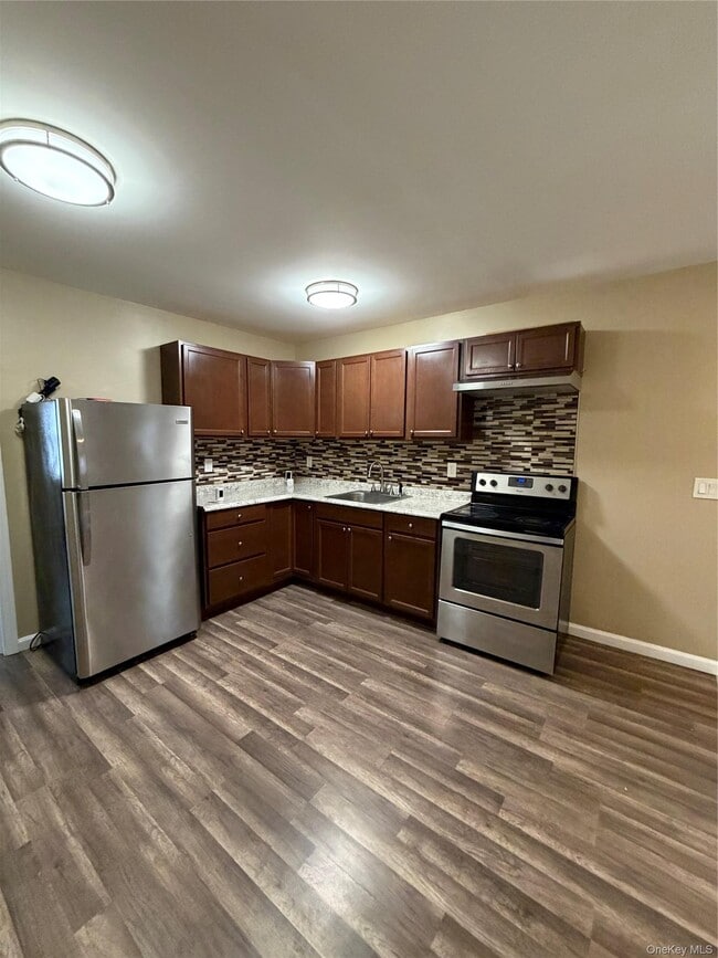 79 Brook St in Islip, NY - Building Photo - Building Photo