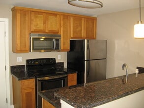 10982 Roebling Ave, Unit 304 in Los Angeles, CA - Foto de edificio - Building Photo