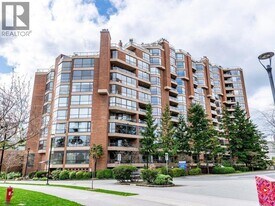 1450 Pennyfarthing Dr in Vancouver, BC - Building Photo