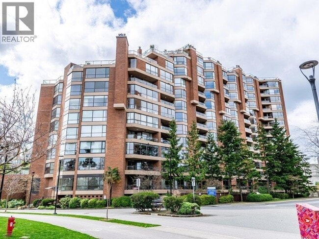 property at 1450 Pennyfarthing Dr