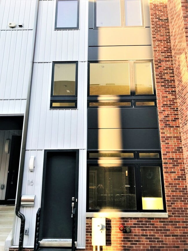 property at 634 N 5th St