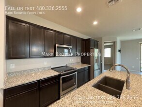 18422 W Ida Ln in Surprise, AZ - Building Photo - Building Photo