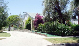 4235-4239 Benedict Canyon Dr Apartments