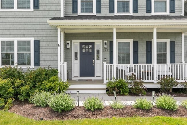 142 Ferreira Ave in Portsmouth, RI - Building Photo - Building Photo