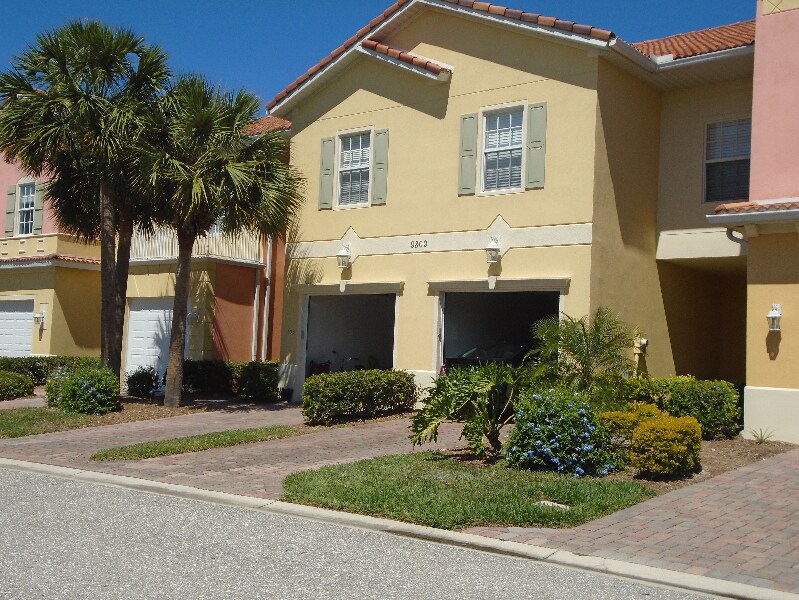9800 Quinta Artesa Way in Ft. Myers, FL - Building Photo