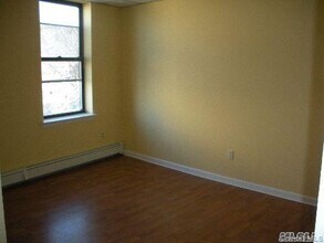 224 E Main St in Port Jefferson, NY - Building Photo - Building Photo