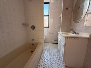 811 Minnie Pl in Secaucus, NJ - Building Photo - Building Photo