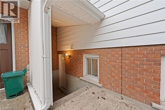 13 Meadowbrook Crescent in St Catharines, ON - Building Photo - Building Photo