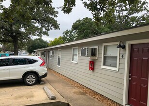 500 Foch St in Bryan, TX - Building Photo - Building Photo