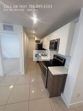 821 SW 18th Ave in Miami, FL - Foto de edificio - Building Photo
