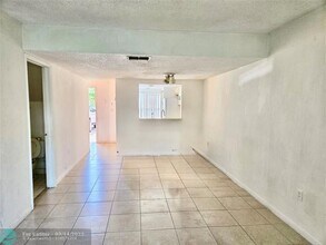 3820 NW 90th Ave in Sunrise, FL - Foto de edificio - Building Photo