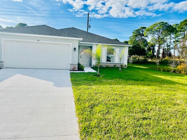 676 Alminar Ave SE in Palm Bay, FL - Building Photo - Building Photo