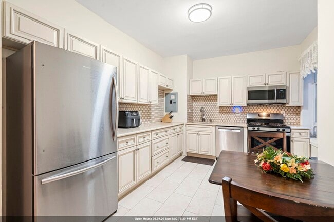 property at 282 Magnolia Ave