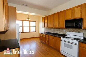 2136 W Chicago Ave, Unit 3R in Chicago, IL - Building Photo - Building Photo
