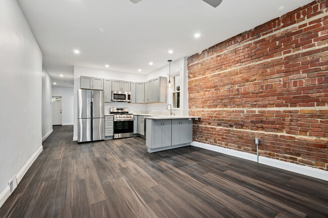 318 Laurel St in Pittsburgh, PA - Foto de edificio - Building Photo