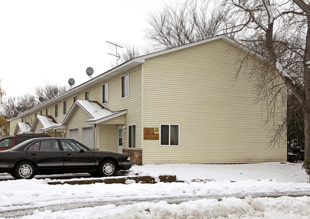 110-132 2nd St S in Montrose, MN - Building Photo