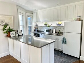 11 W Elm Ave in Quincy, MA - Building Photo - Building Photo