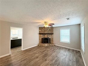 1050 Mathews Ct in Smyrna, GA - Foto de edificio - Building Photo