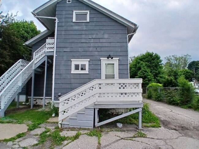 306 N Elm Ave in Jackson, MI - Building Photo - Building Photo