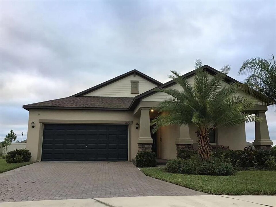 9936 Victory Gallop Loop in Ruskin, FL - Building Photo