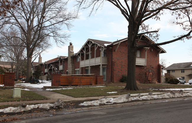 Chalet Apartments in Overland Park, KS - Building Photo - Building Photo