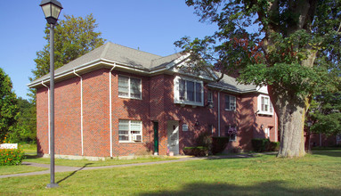 100 N Carl Annon Ct in Foxboro, MA - Building Photo - Building Photo