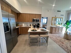 2029 Monroe St, Unit B1 in Hollywood, FL - Building Photo