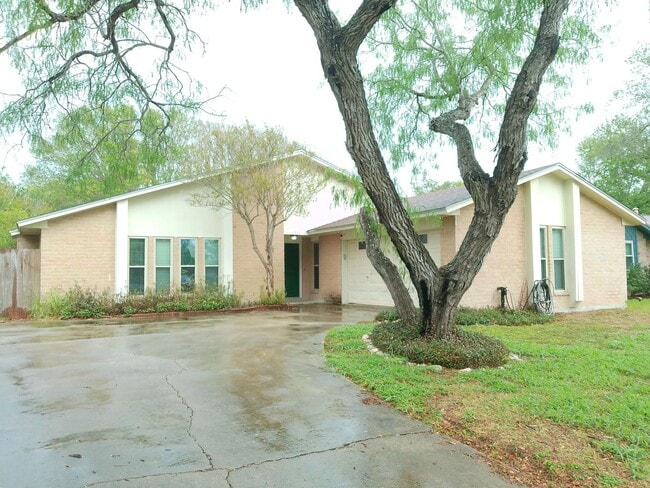 6306 Kristin Dr in Corpus Christi, TX - Building Photo - Building Photo