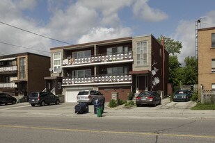 315-317 Wilmington Ave in Toronto, ON - Building Photo