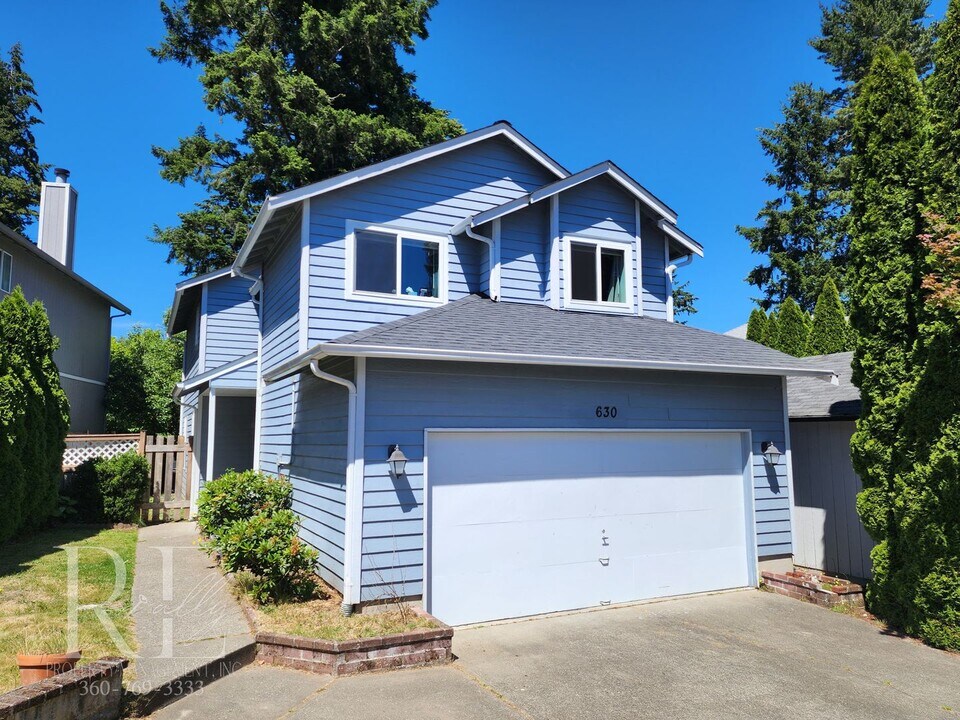 630 NE Flagstone Ln in Bremerton, WA - Building Photo