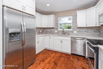 2450 Fallen Tree Dr W in Jacksonville, FL - Building Photo - Building Photo