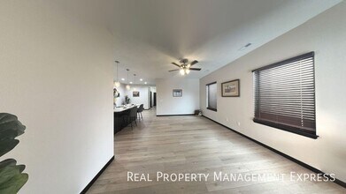 Spacious 3 Bed 2 Bath Townhome in Sioux Falls, SD - Foto de edificio - Building Photo