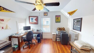 31 Ainsworth St, Unit 2 in Boston, MA - Foto de edificio - Building Photo