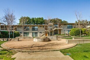 4616 W Lovers Ln in Dallas, TX - Building Photo