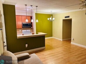 9614 W McNab Rd in Tamarac, FL - Building Photo - Building Photo