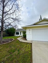 1575 Fresia Way in Redding, CA - Building Photo
