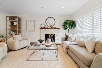 9767 Blantyre Dr in Beverly Hills, CA - Building Photo - Building Photo