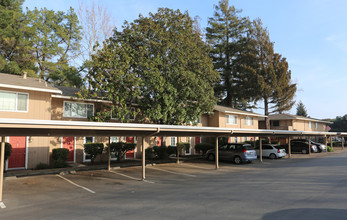 Greenwood Apartments in Dublin, CA - Building Photo - Building Photo