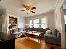 29 Chetwynd Rd, Unit 2 in Somerville, MA - Building Photo