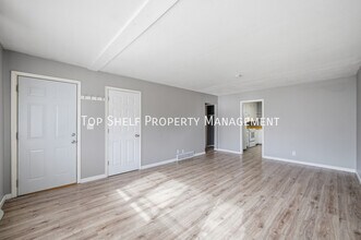 2427 Welbeck Rd in Des Moines, IA - Building Photo - Building Photo