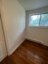 37 Moira St E in Belleville, ON - Building Photo - Building Photo