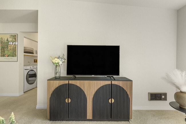 1264 Bellevue Way NE