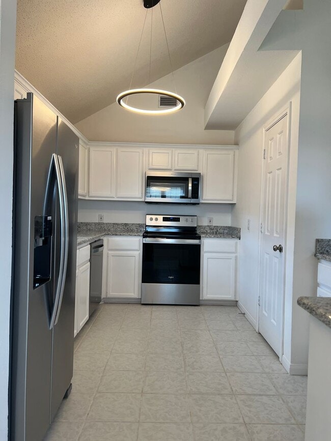 property at 714 Parkview Cir