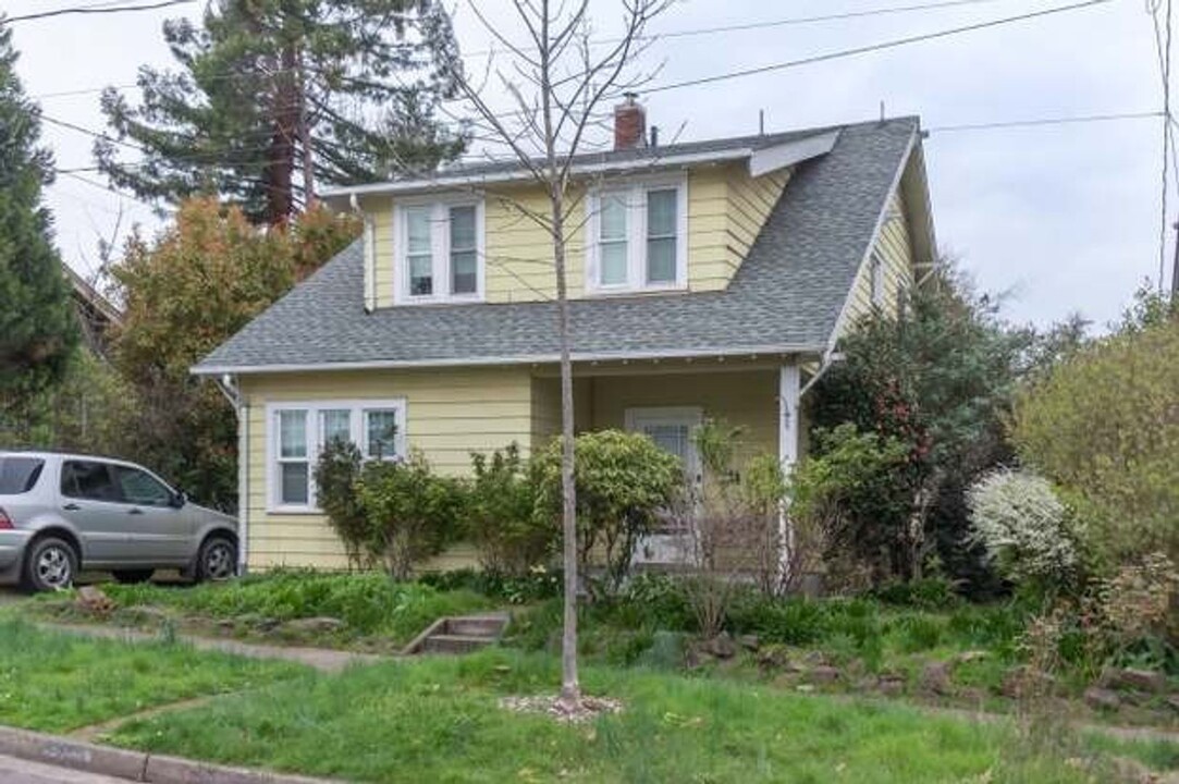 1379 E 21st Ave in Eugene, OR - Building Photo