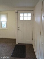 6712 Breezy Dr in Warrenton, VA - Building Photo