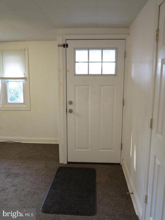 6712 Breezy Dr in Warrenton, VA - Foto de edificio